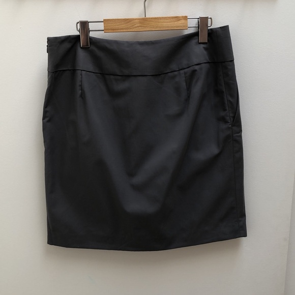Ann Taylor Loft pleated grey mini skirt - Size 10 - Picture 2 of 6